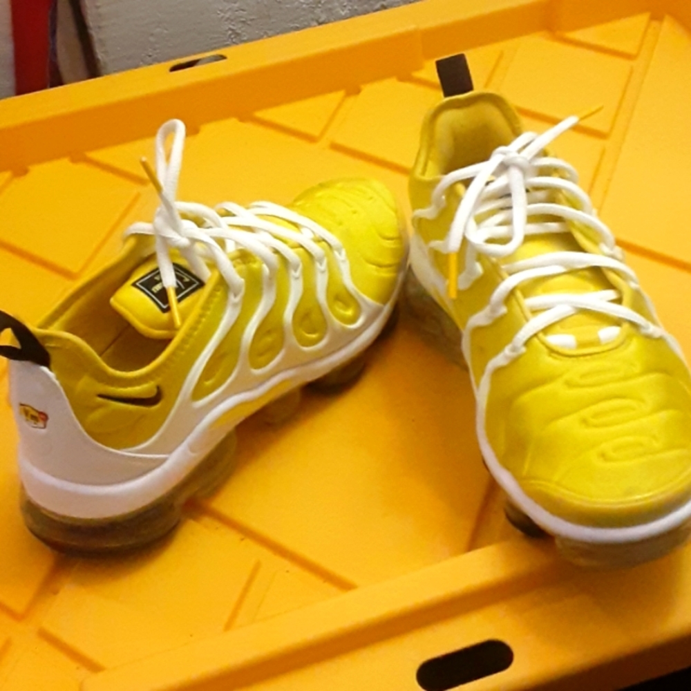 Nike Vapormax Plus (Women) 7